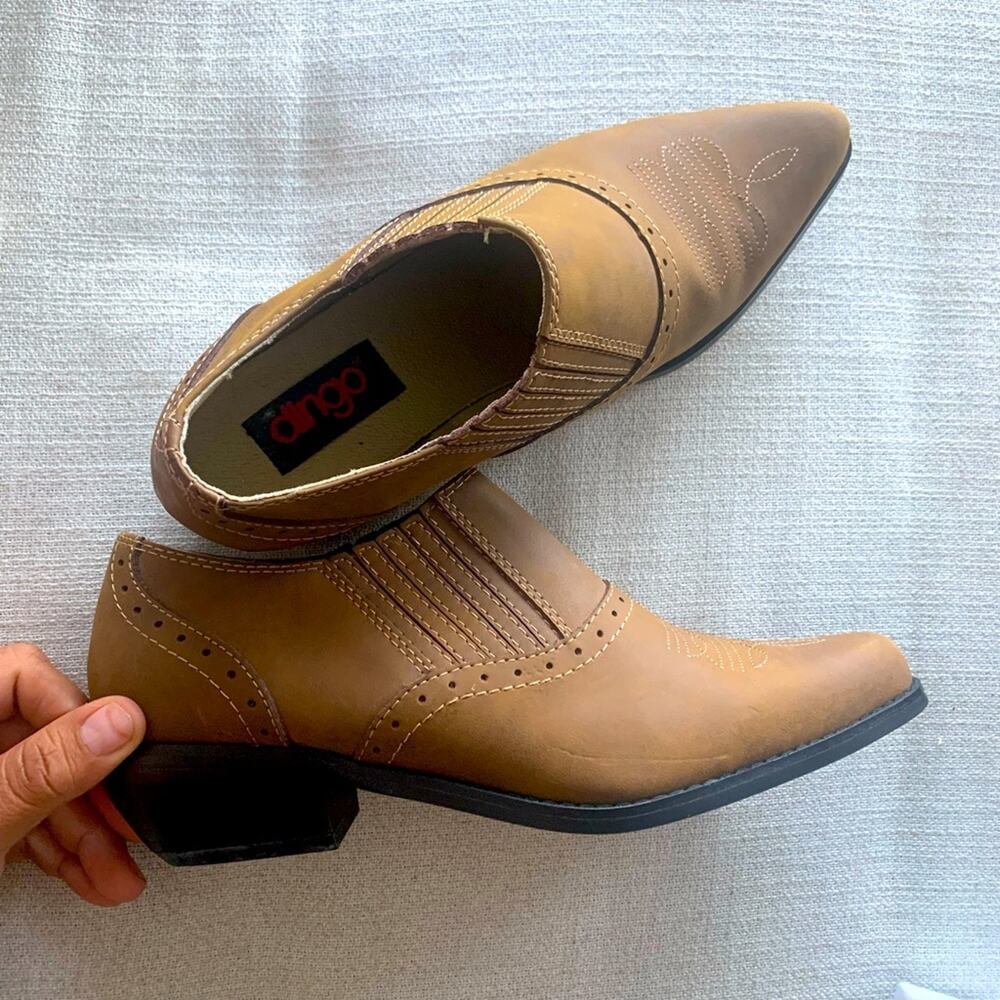 Cowgirl boots genuine leather size 7 brand: Dingo NWOT